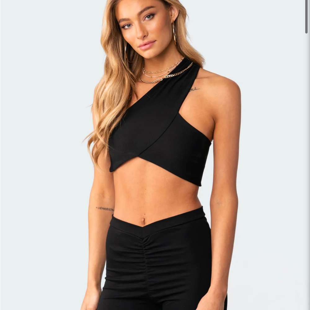 One shoulder black crop top